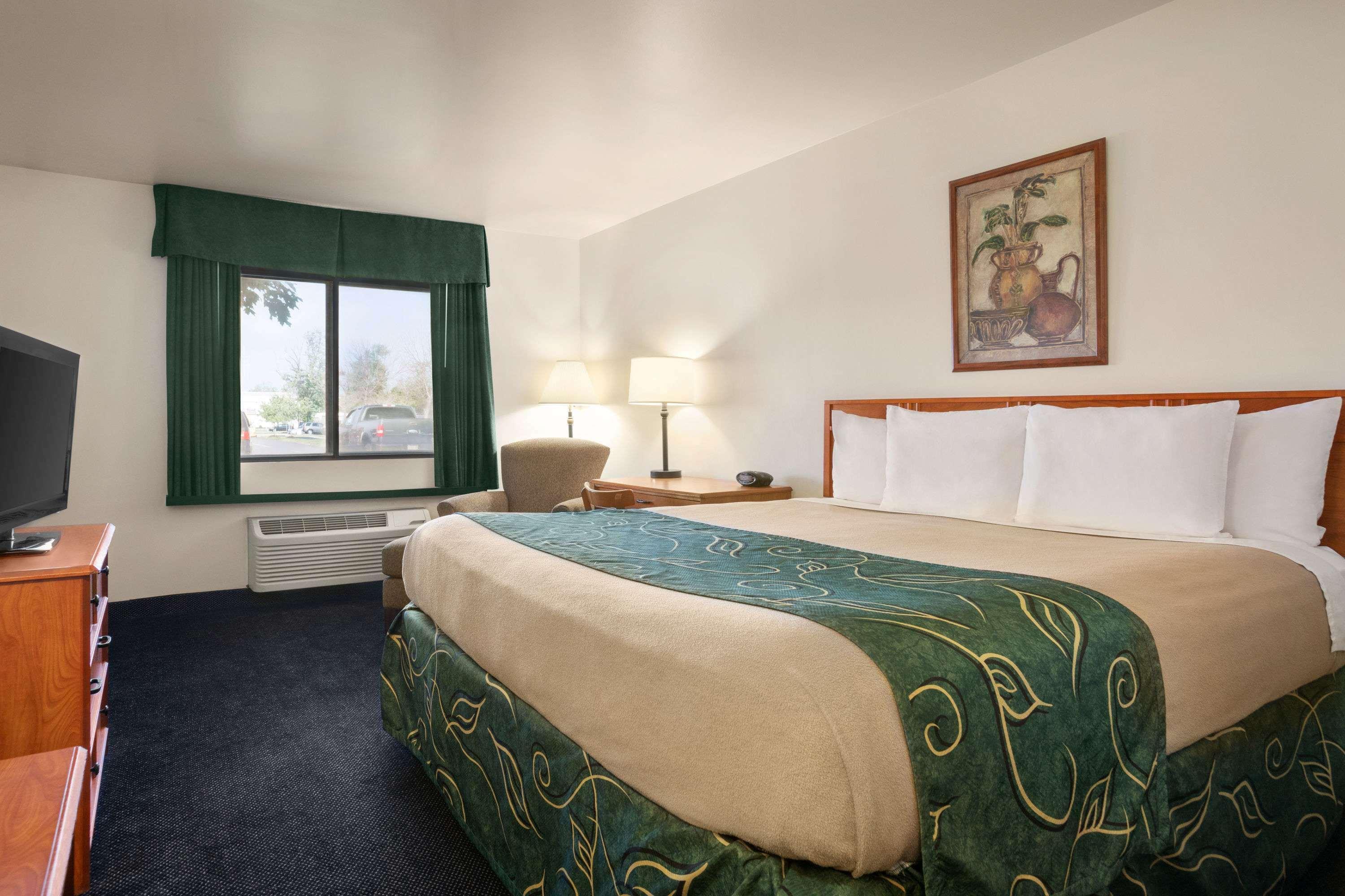 Baymont By Wyndham Buffalo Exterior photo